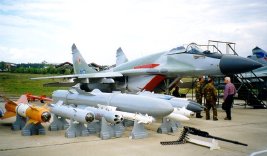 Un MiG-29SMT con su armamento en la exposiciуn MAKS '99 (AirShow), Rusia