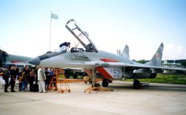 Un MiG-29UBT en la exposiciуn MAKS '99 (AirShow), Rusia