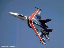 Un Su-27 perteneciente al equipo acrobбtico 'Russian Knight's'