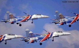 Los cuatro Su-27 que conforman al equipo acrobбtico 'Russian Knight's