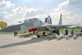 Su-30MKI numeral 02 en la exposicion MAKS 2001 (AirShow), Rusia.