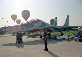 Su-30MKI numeral 04 en la exposicion MAKS 2001 (AirShow), Rusia.