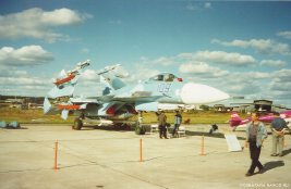 Un Su-33 en la exposiciуn MAKS '97 (AirShow), Rusia