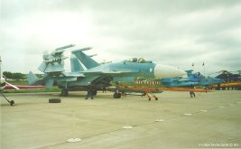 Un Su-33 en la exposiciуn MAKS '99 (AirShow), Rusia
