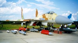 Un Su-35 en la exposiciуn MAKS '99 (AirShow), Rusia
