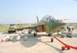 Un Yak-130 en la exposicin MAKS 2001 (AirShow), Rusia.